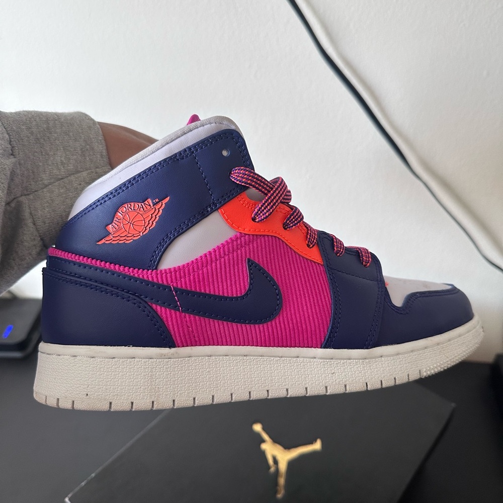 Air Jordan 1s Mid (GS)